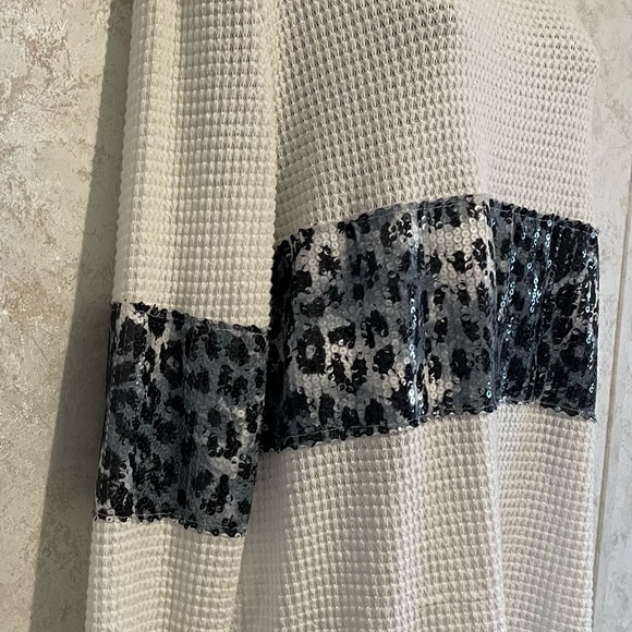 AndTheWhy Women's Long Sleeve Waffle Knit Animal Print Bands Sequins Large White - Picture 5 of 12